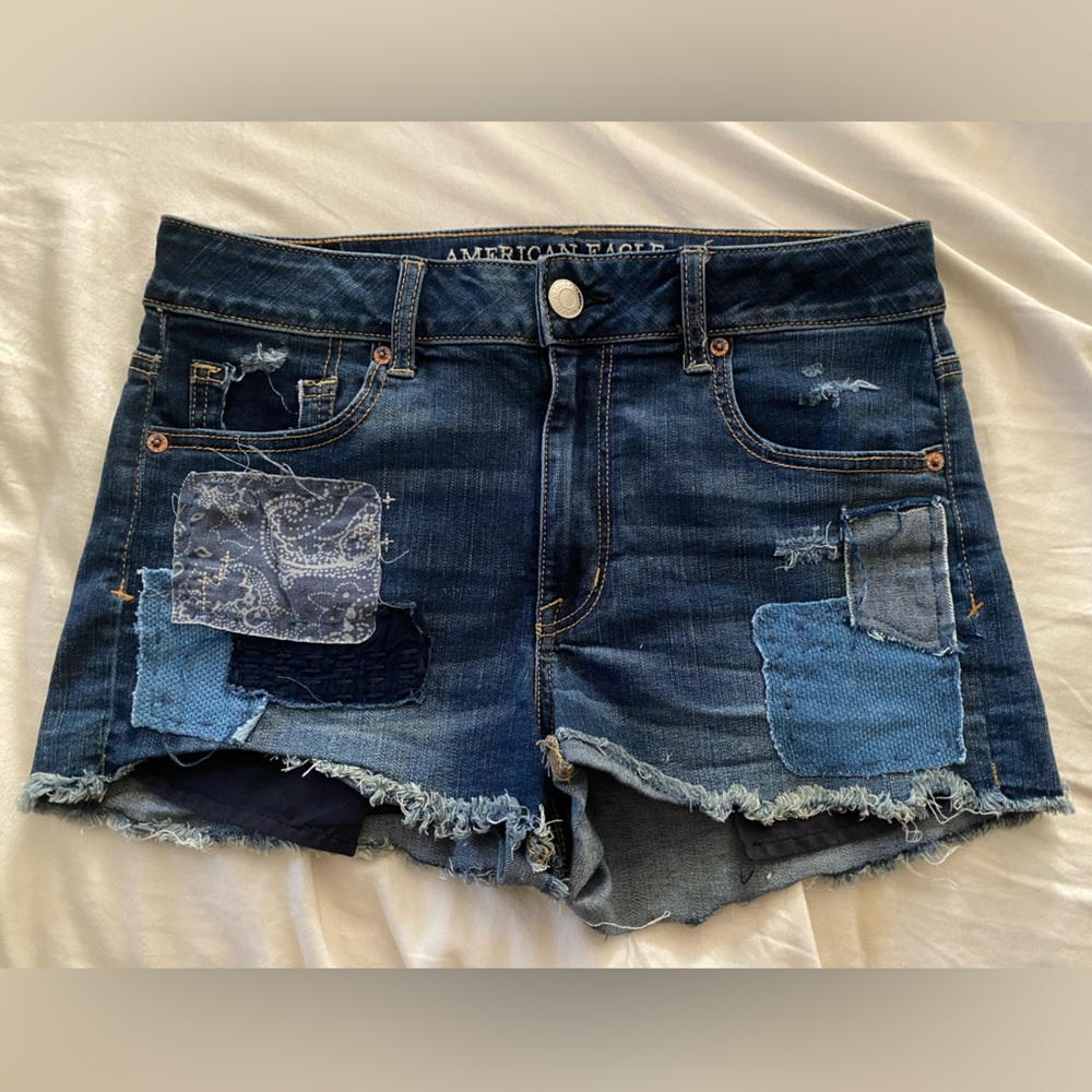 Like new American Eagle Hi-Rise Super Stretch Shortie Size 10 Denim Shorts!